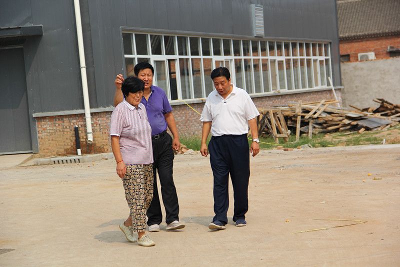 2016年9月17日縣農業(yè)局楊局長與徐主任來我司視察